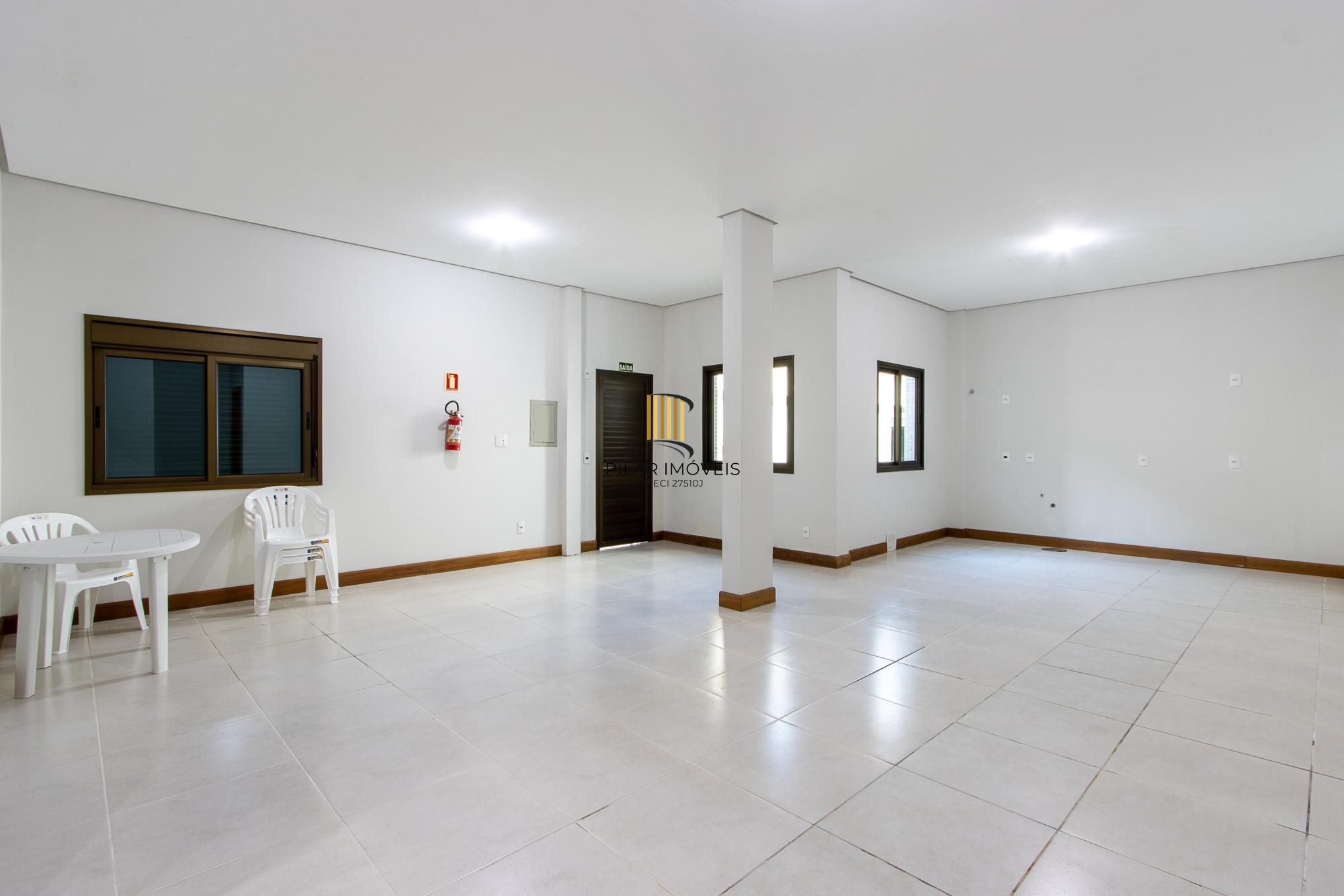 Excelente apartamento de 3 dormitórios, 1 suíte e 2 vagas no bairro Tristeza.
