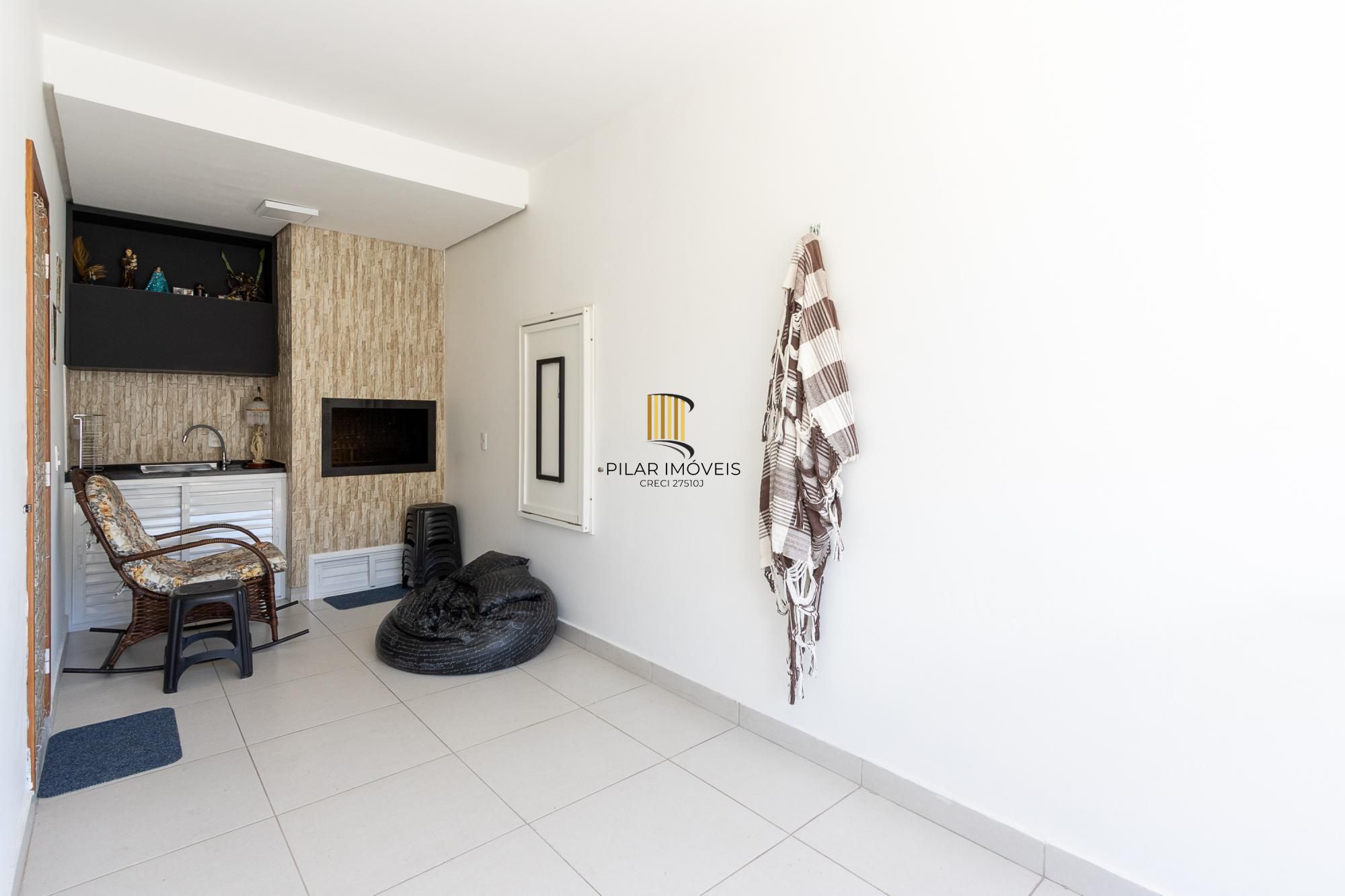 Linda  Casa em condomínio , localizada no bairro TRISTEZA, Zona Sul de PORTO ALEGRE..