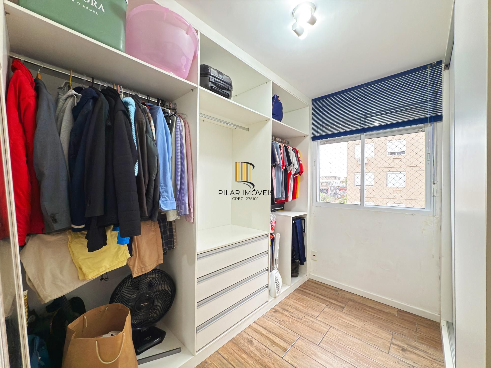 Apartamento de 3 dormitórios, 1 suíte e 2 vagas de garagem cobertas.