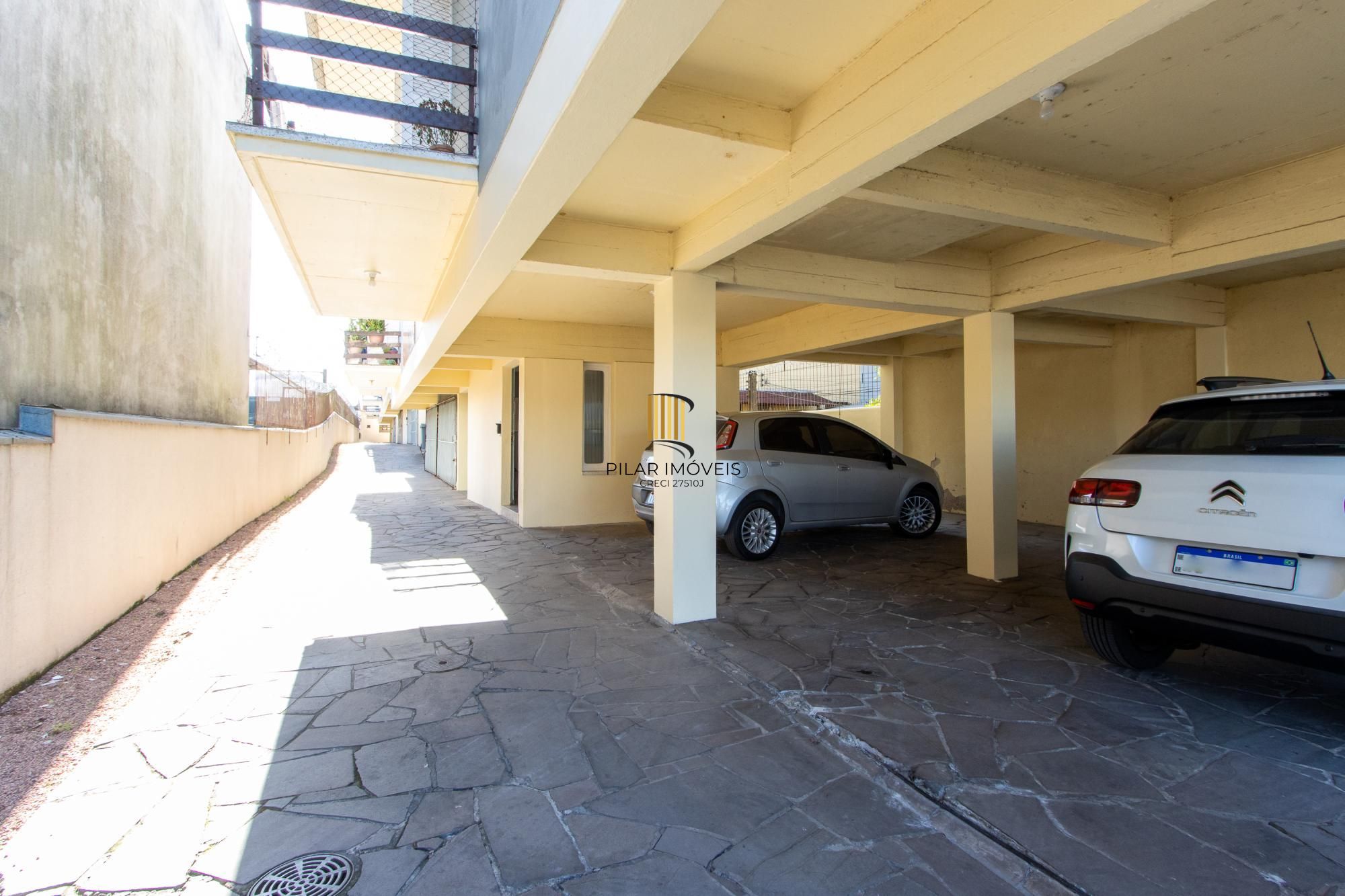 Apartamento com 88m², 2 dormitórios, 1 suíte, vaga coberta, no bairro Tristeza.