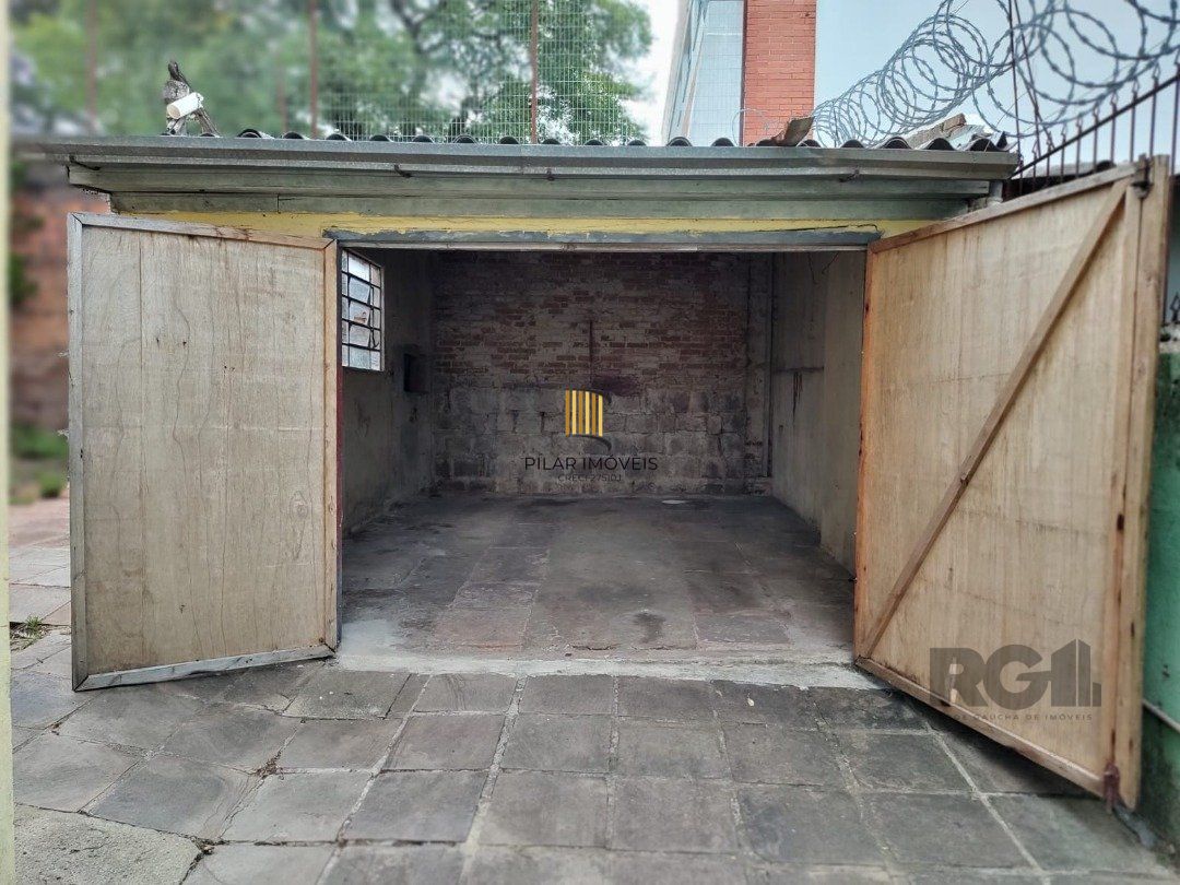 Casa para Venda - 247.37m², 4 dormitórios, 4 vagas - Partenon