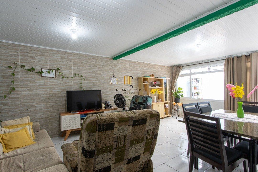 Casa 2 Dormitório(s) Bairro Cavalhada