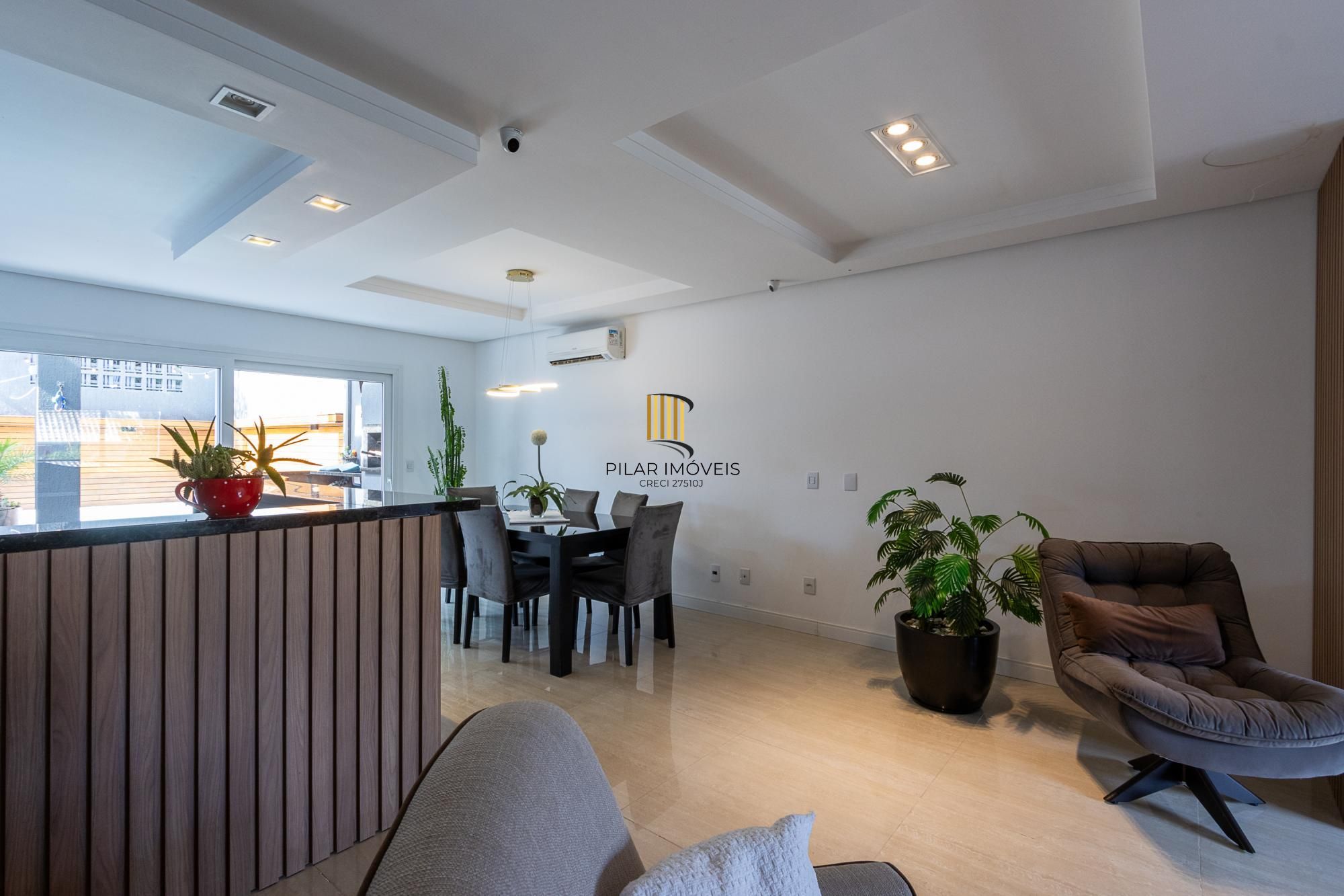 Casa 3 dormitórios no bairro Hípica