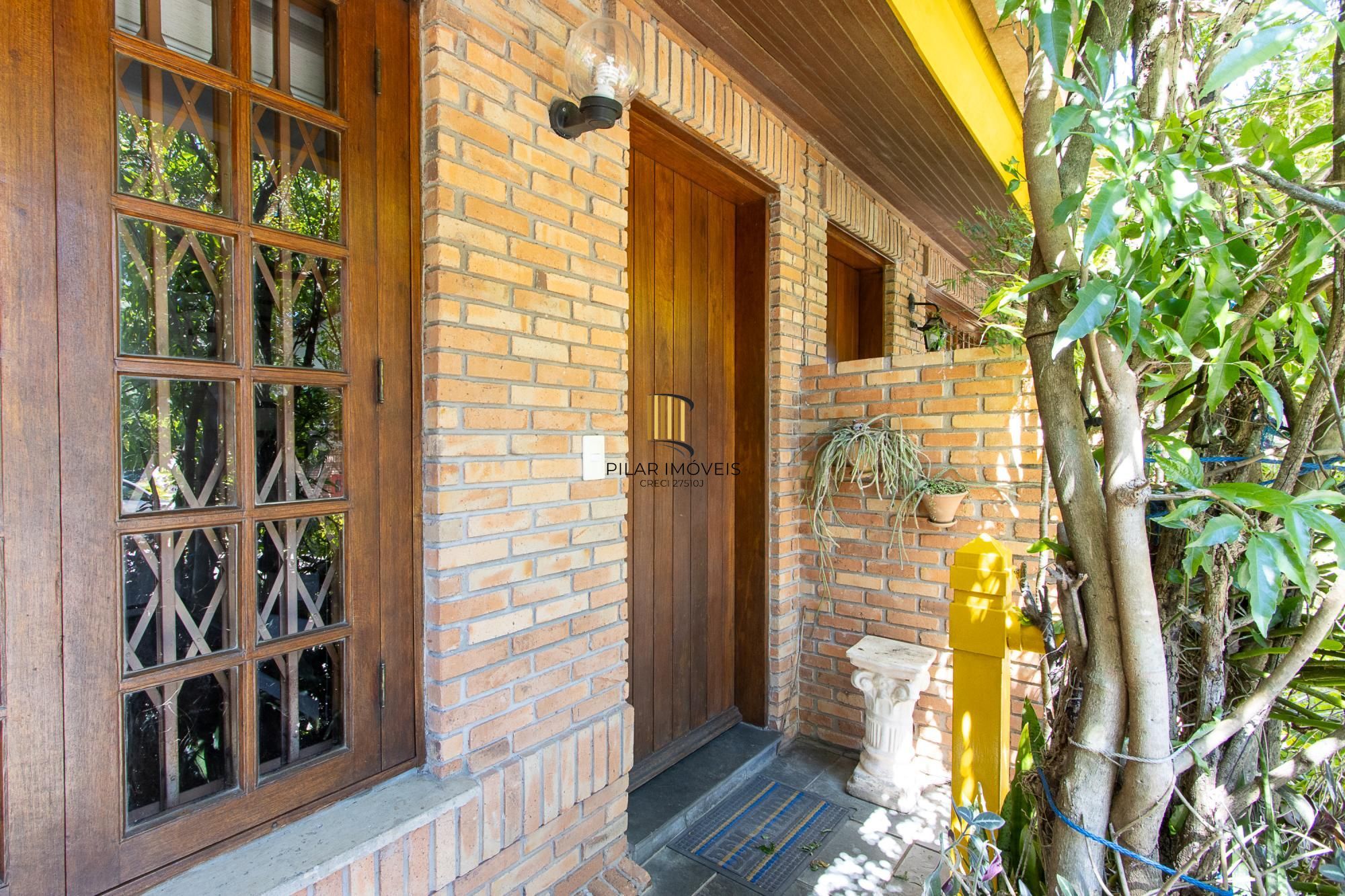 Casa em condomínio, 2 dormitórios, 1 vaga escriturada - Bairro Cavalhada