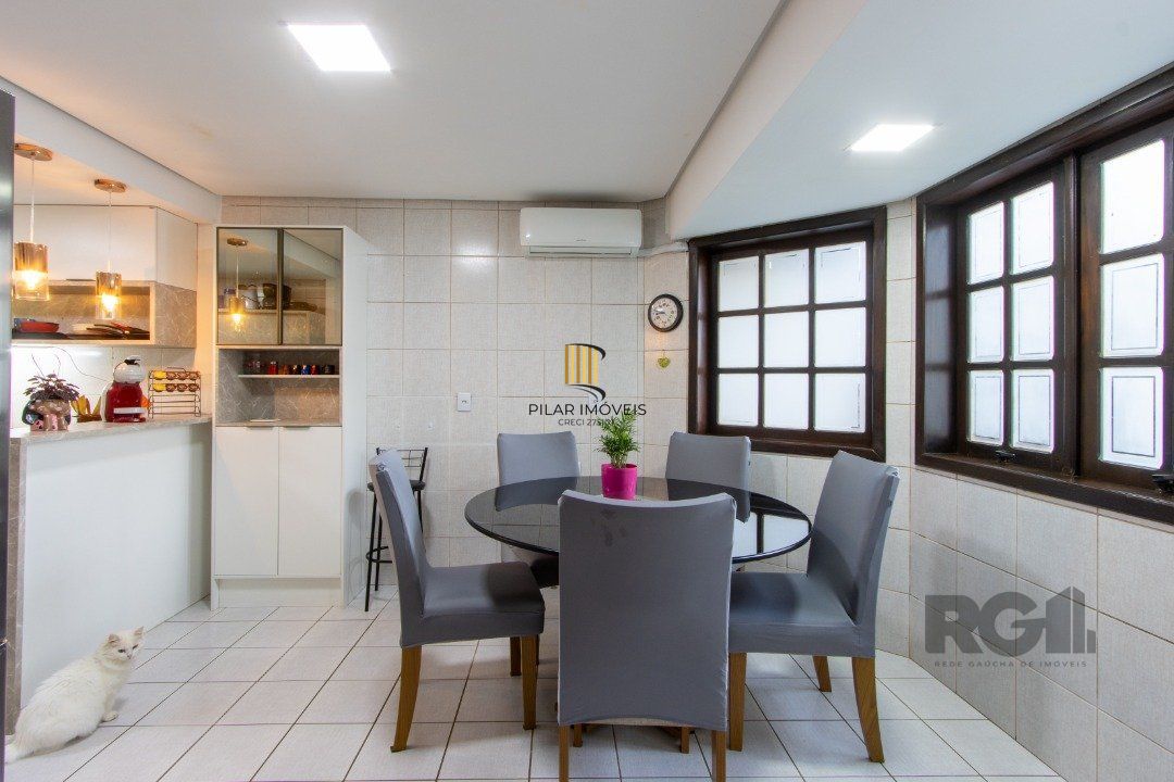 Casa 3 dormitórios no bairro Camaquã