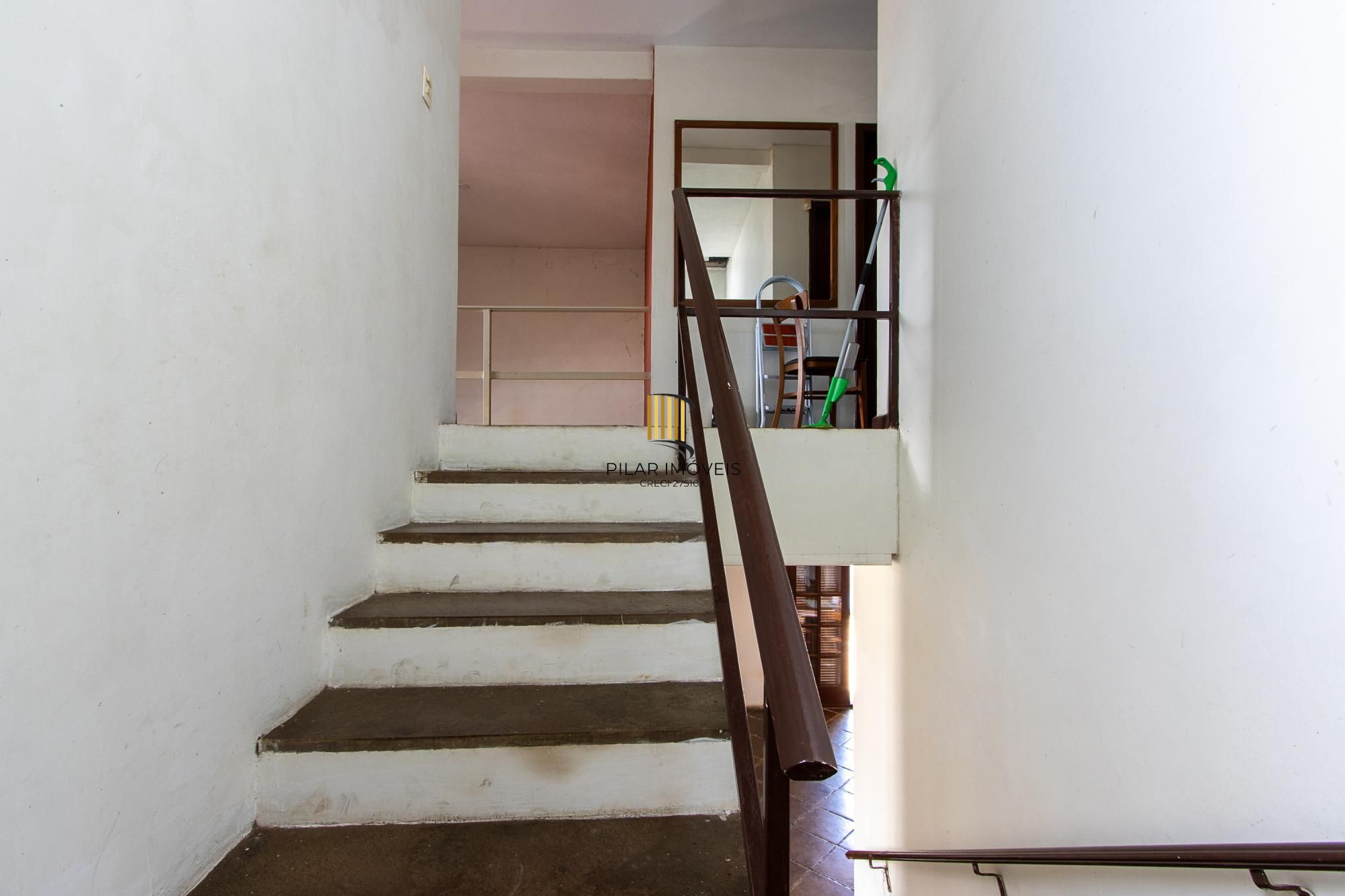 Casa 4 dormitórios no bairro Vila Nova