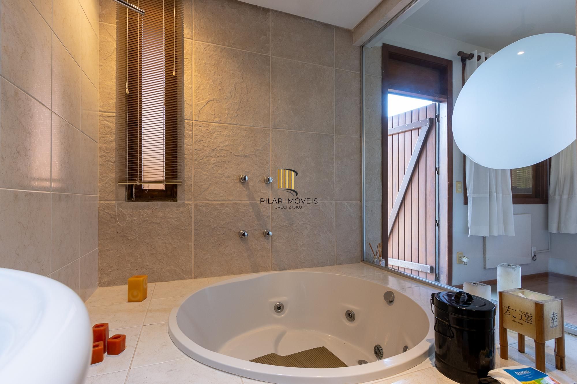 Casa em condomínio á venda com 6 dormitórios em Porto Alegre