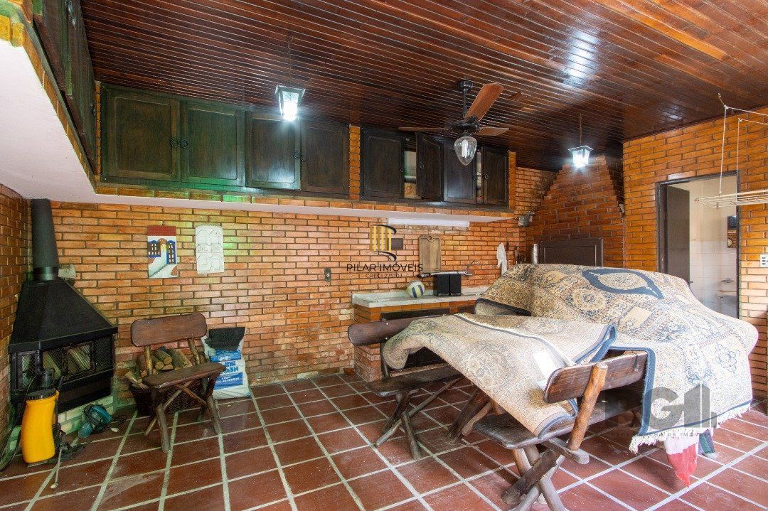 Casa para Venda - 500m², 4 dormitórios, sendo 1 suites, 4 vagas - Coronel Aparício Borges