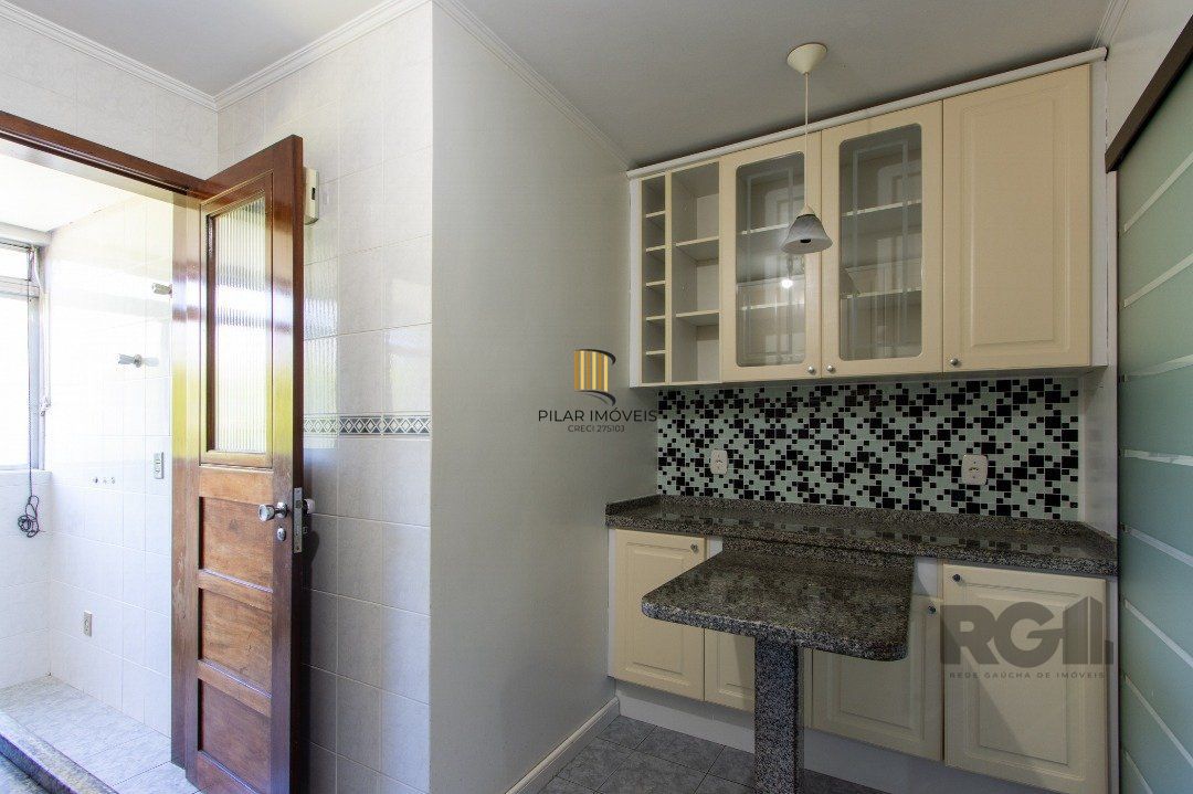 Apartamento, 2 dormitórios, bairro Cristal.