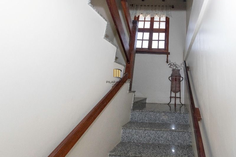 Casa para Venda - 420m², 5 dormitórios, sendo 2 suites, 6 vagas - Nonoai
