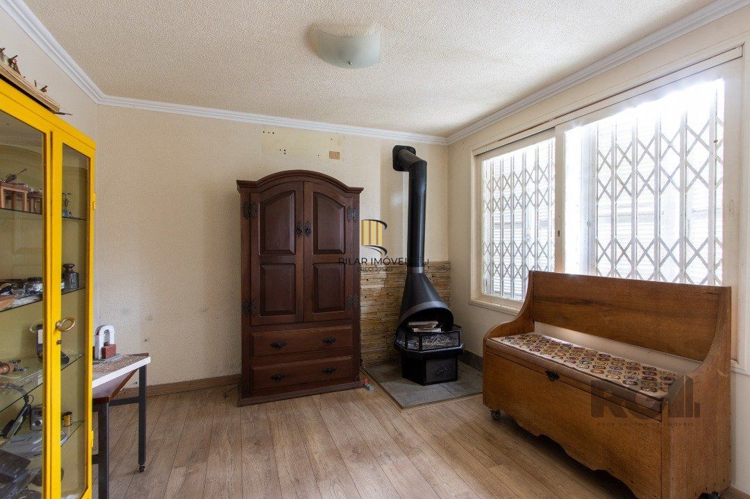 Casa para Venda - 239m², 5 dormitórios, sendo 1 suites, 2 vagas - Hipica