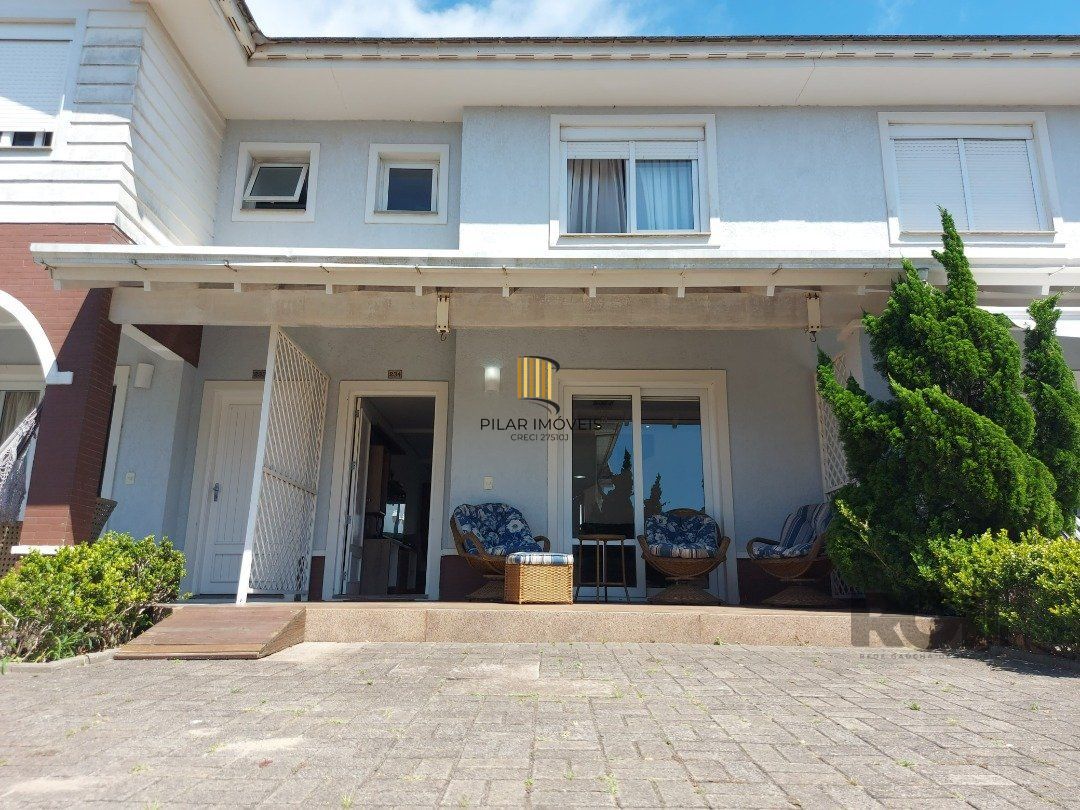 Casa em Condomínio Fechado com 3 quartos e 150m² privativos