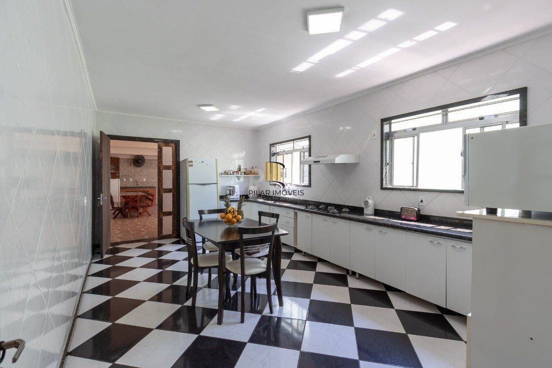 Sobrado para Venda - 356.93m², 4 dormitórios, sendo 2 suites, 4 vagas - Tristeza