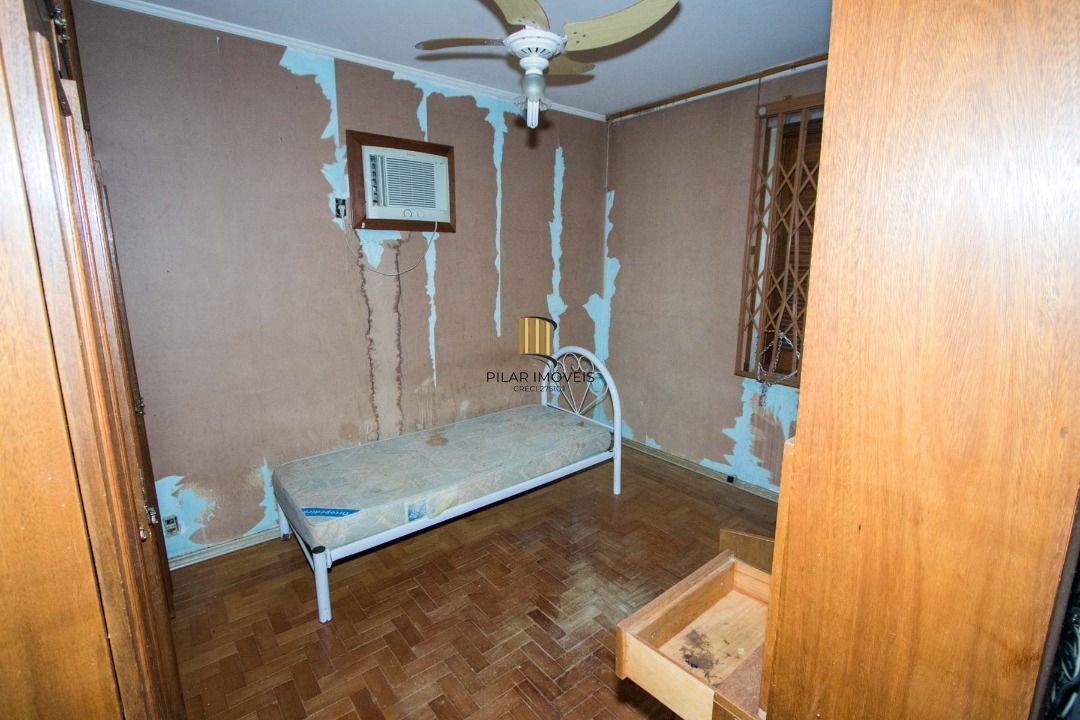 Casa para Venda - 200m², 3 dormitórios, 8 vagas - Cristal