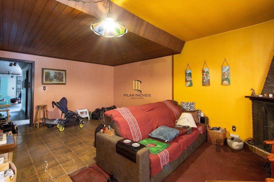 Casa para Venda - 500m², 4 dormitórios, sendo 1 suites, 4 vagas - Coronel Aparício Borges