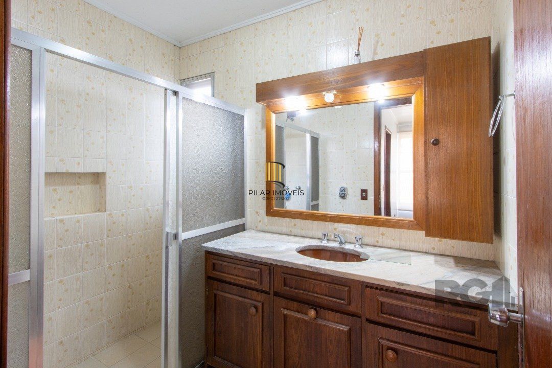 Casa para Venda - 72.6m², 4 dormitórios, sendo 1 suites, 6 vagas - Camaquã