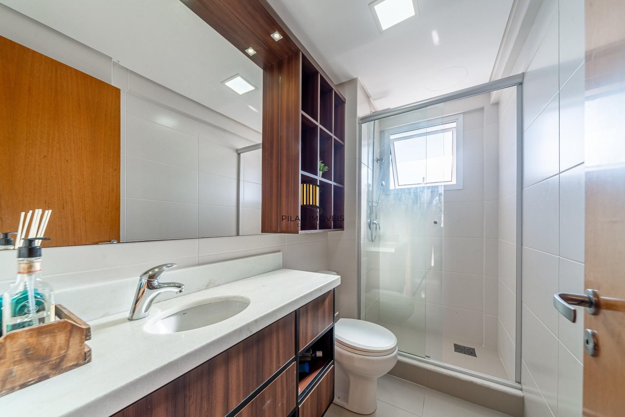 Apartamento 2 Dormitórios com Suíte e 2 Vagas no Petrópolis – 75m²