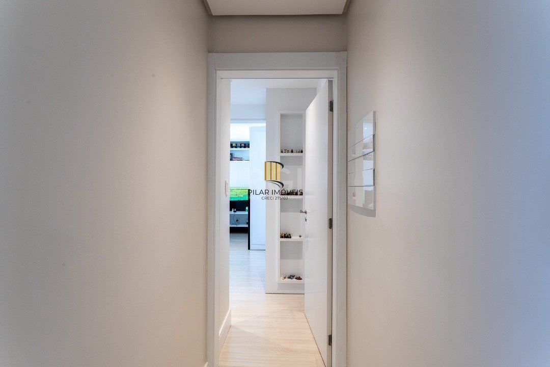 Apartamento para Venda - 323m², 3 dormitórios, sendo 3 suites, 4 vagas - Centro
