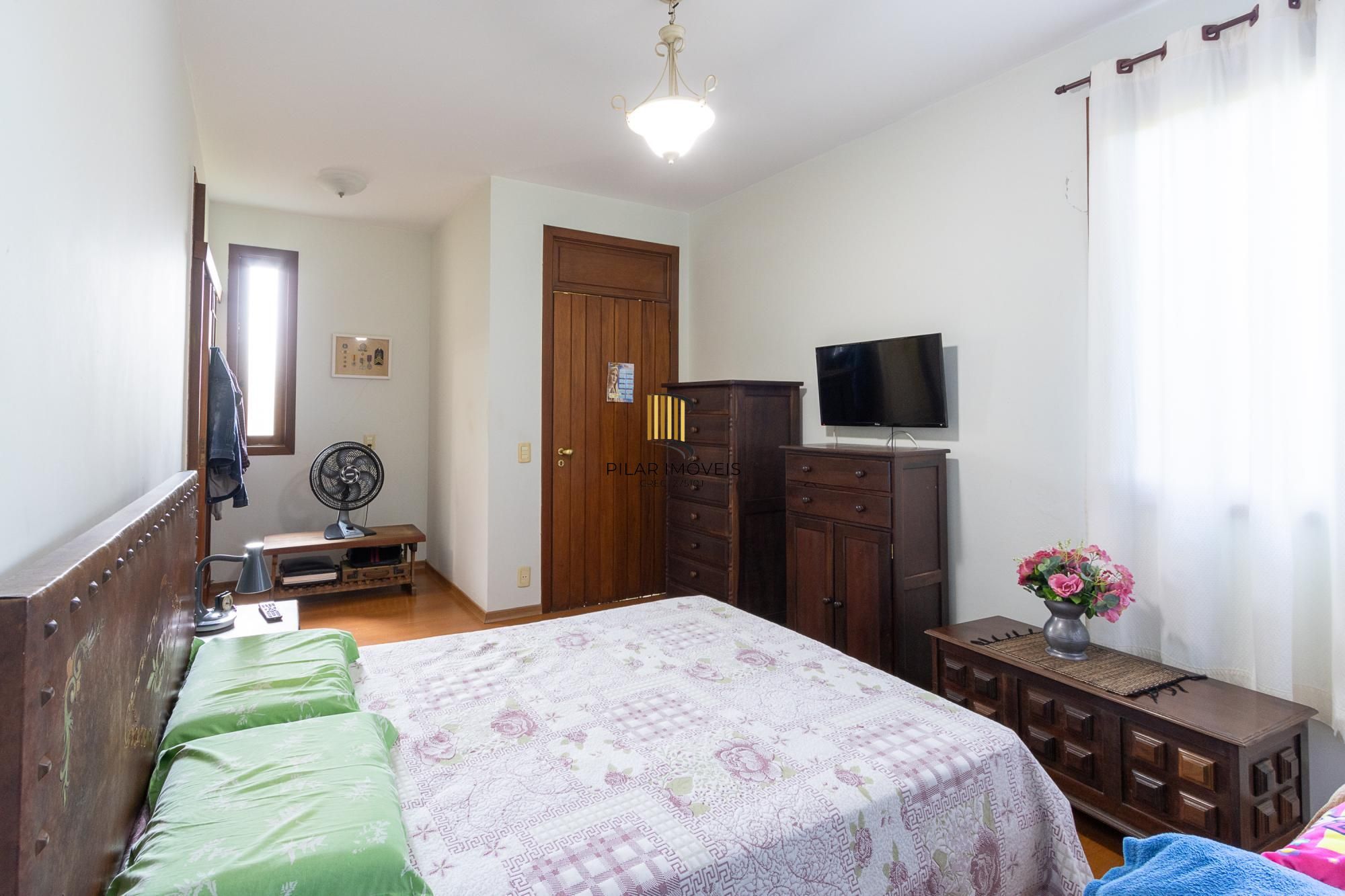 Casa em condomínio á venda com 6 dormitórios em Porto Alegre