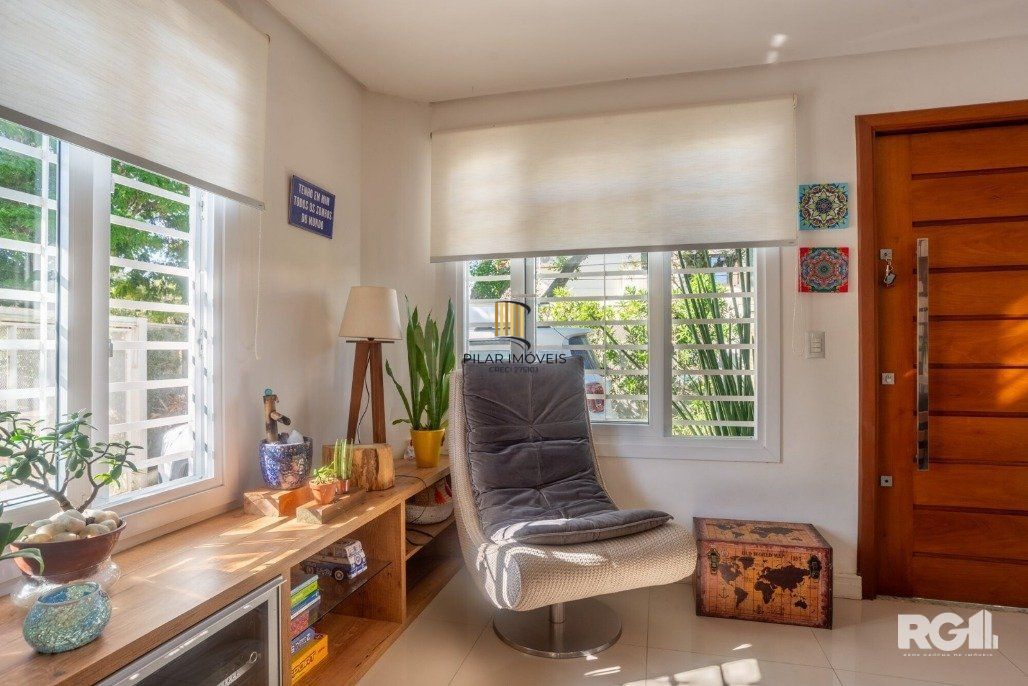 Casa, totalmente mobiliada, 3 dormitórios, 1 uma suíte com closet e sacada