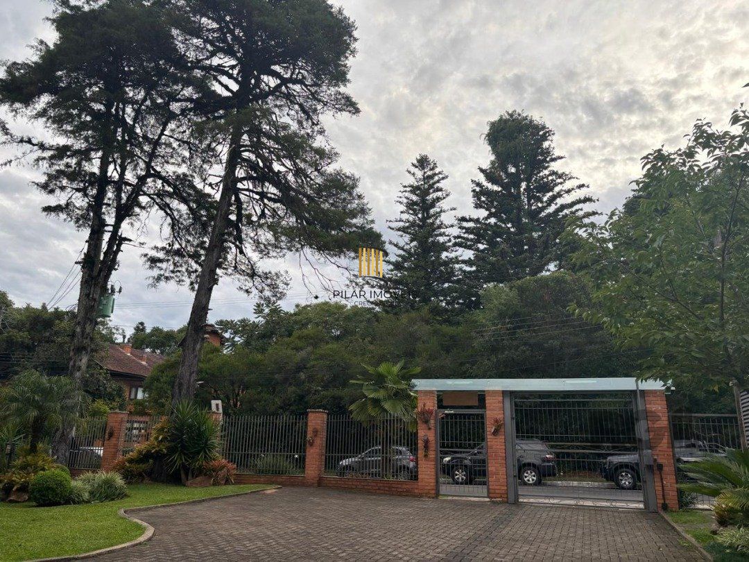 Sobrado de Alvenaria em Condominio  no bairro Nobre de Gramado