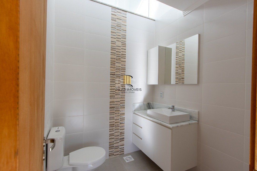 Casa 3 dormitórios no bairro Hípica