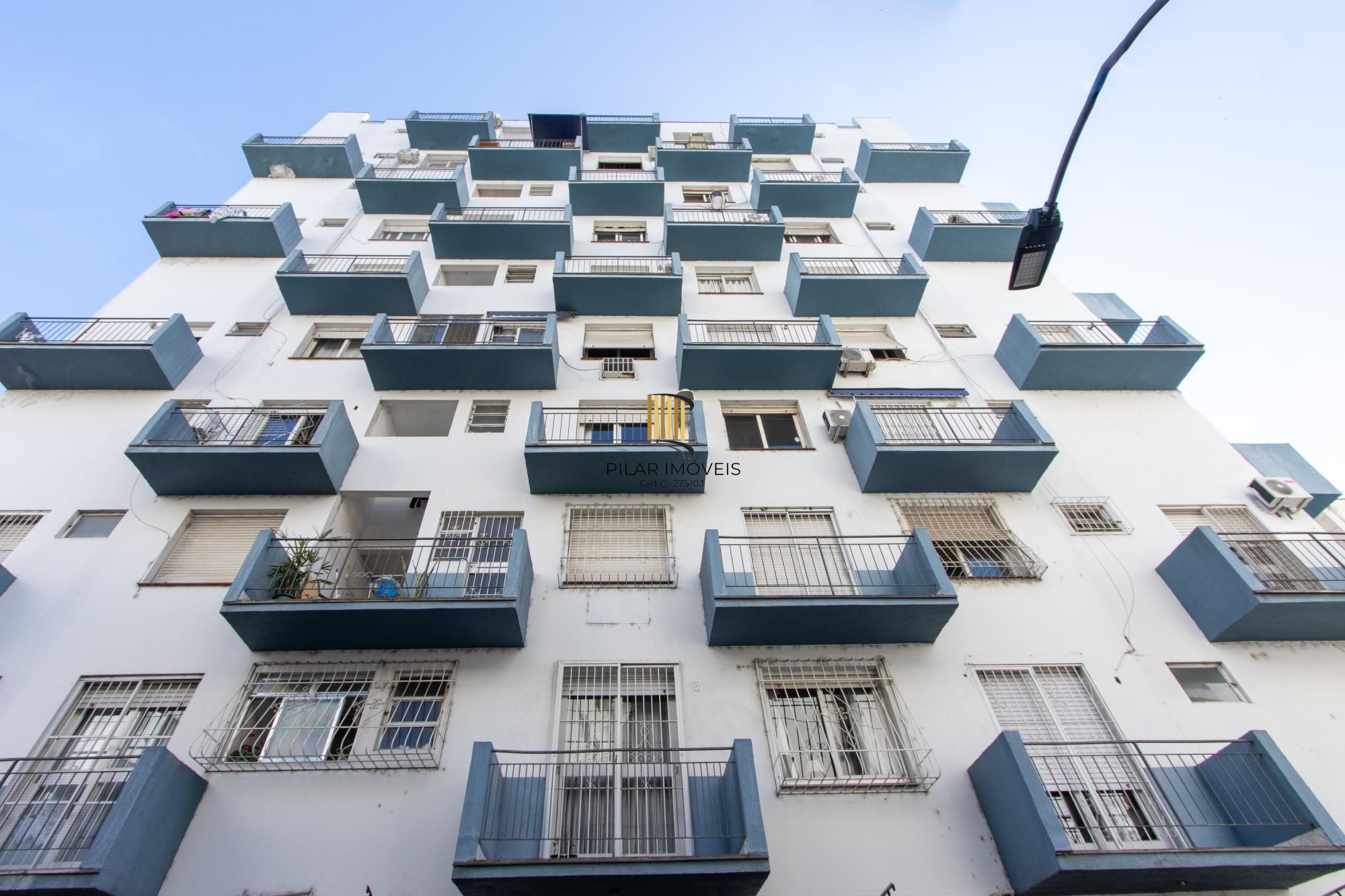 Apartamento 1 quarto, com sacada, andar alto com vista livre - Centro Histórico