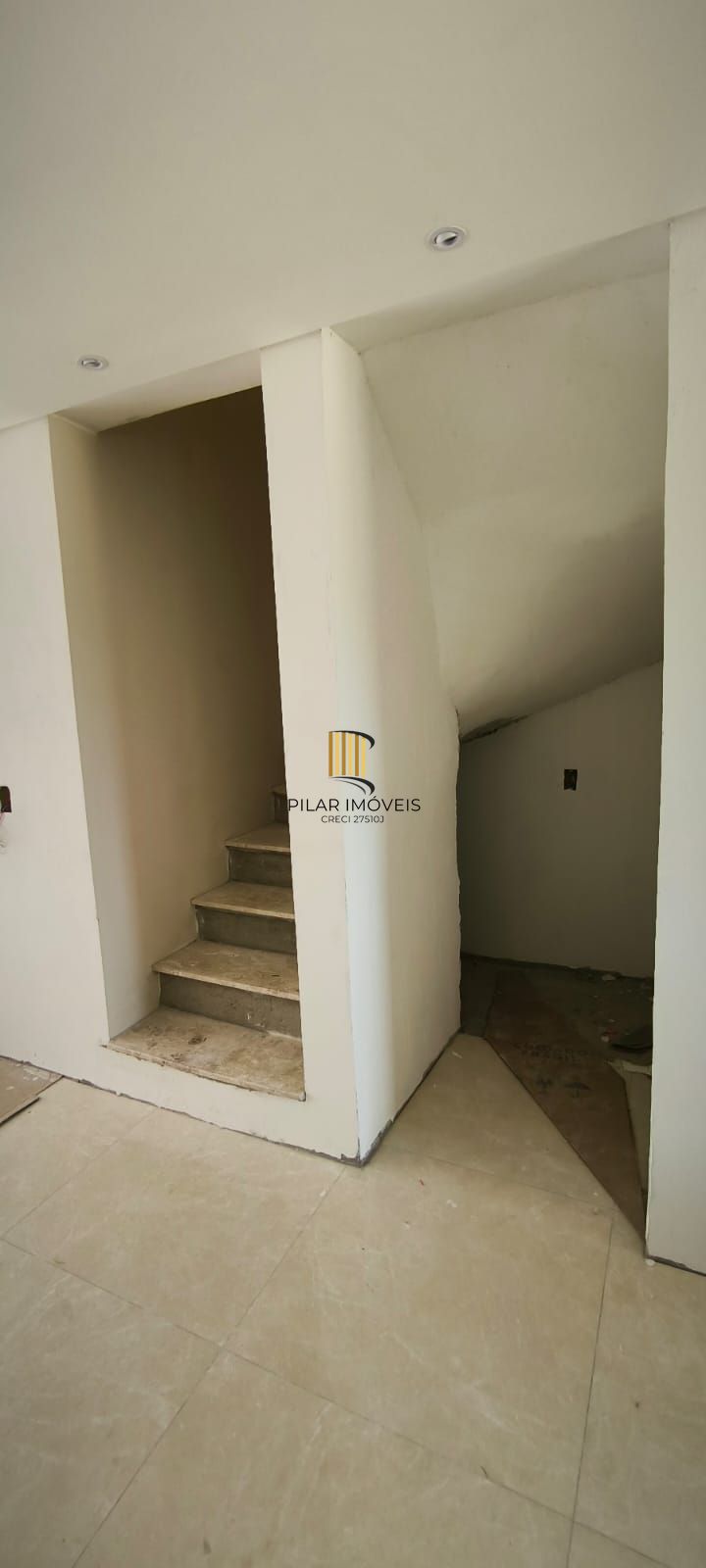 Casa em Condomínio à venda, bairro Campo Novo,  3 quartos (1 suite),  3 banheiros, 1 vaga