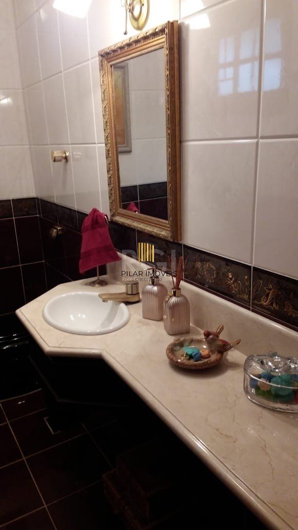 Casa para Venda - 432m², 3 dormitórios, 1 vaga - Tristeza