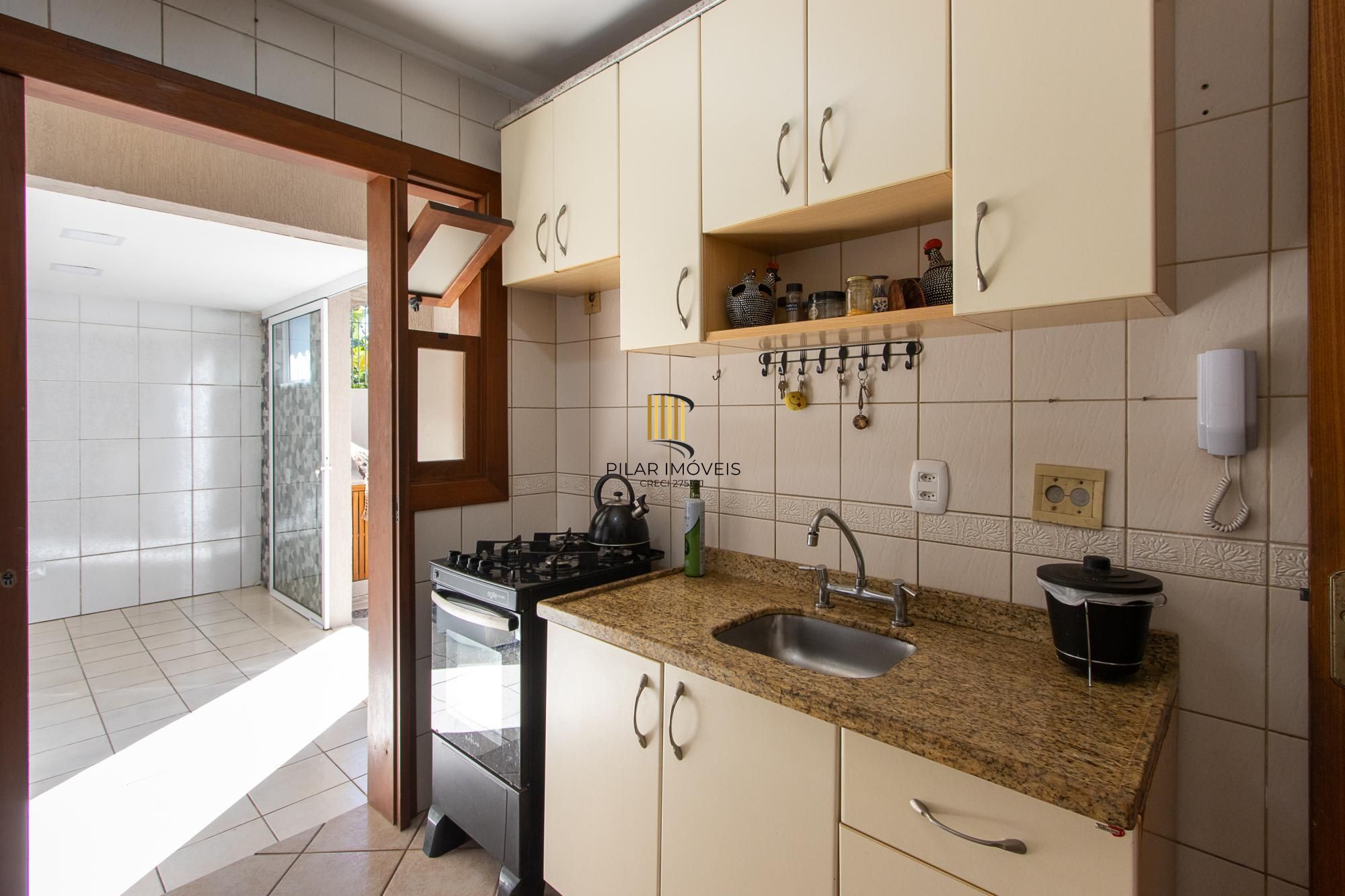 Casa em condomínio fechado, 104m² privativos, 2 quartos, 1 vaga, bairro Camaquã