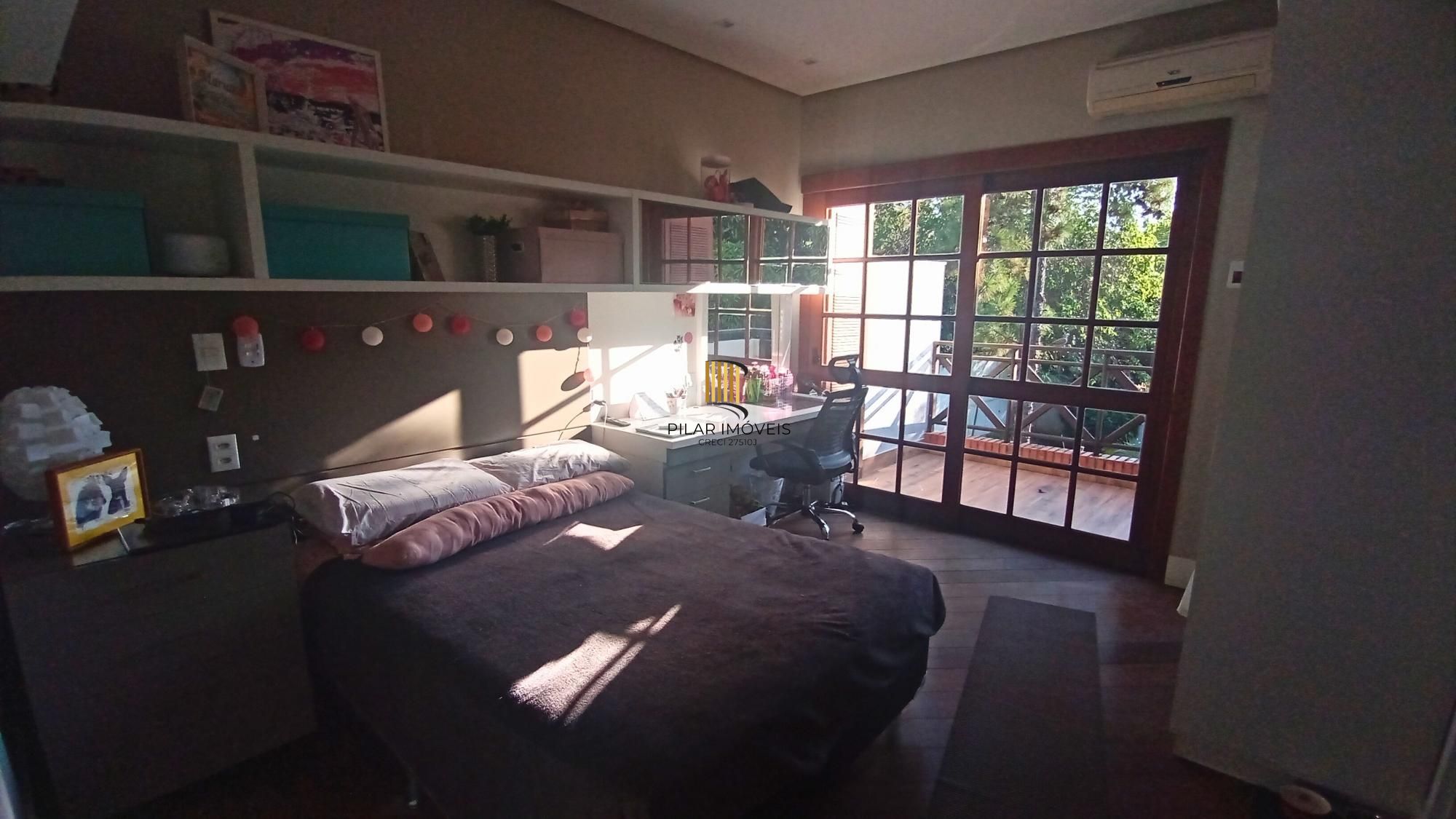 Casa de Condomínio com 3 Suítes, no bairro Tristeza