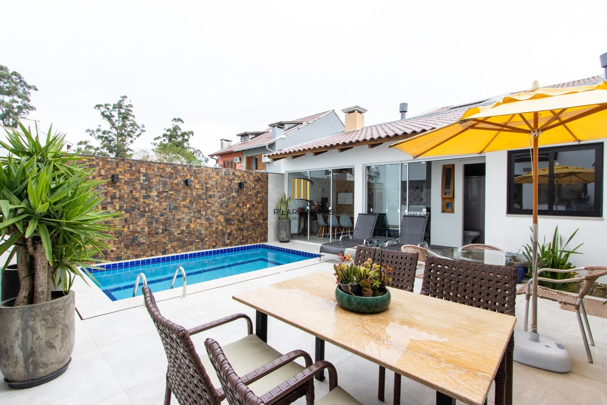 Excelente casa de alvenaria, 4 dormitórios, 2 suítes e 2 vagas de garagem.