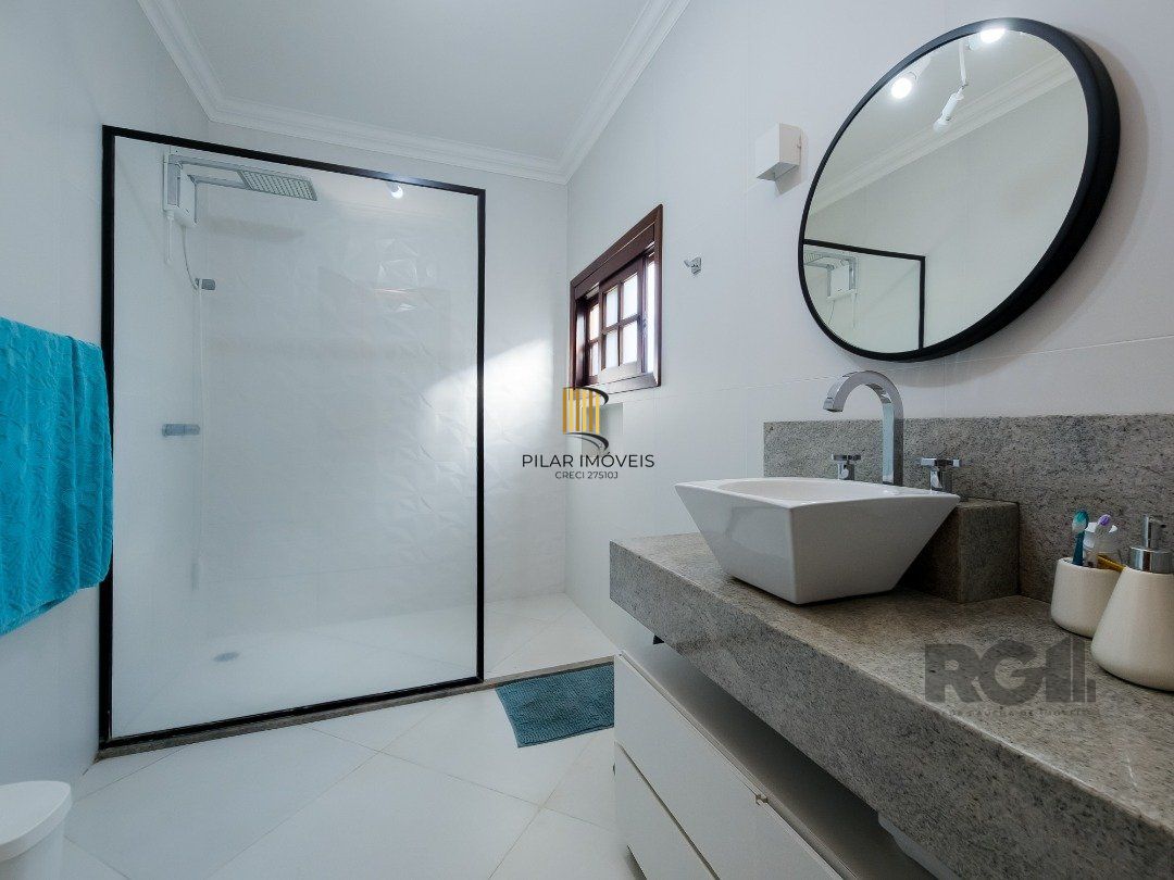 Casa 4 dormitórios no bairro Glória