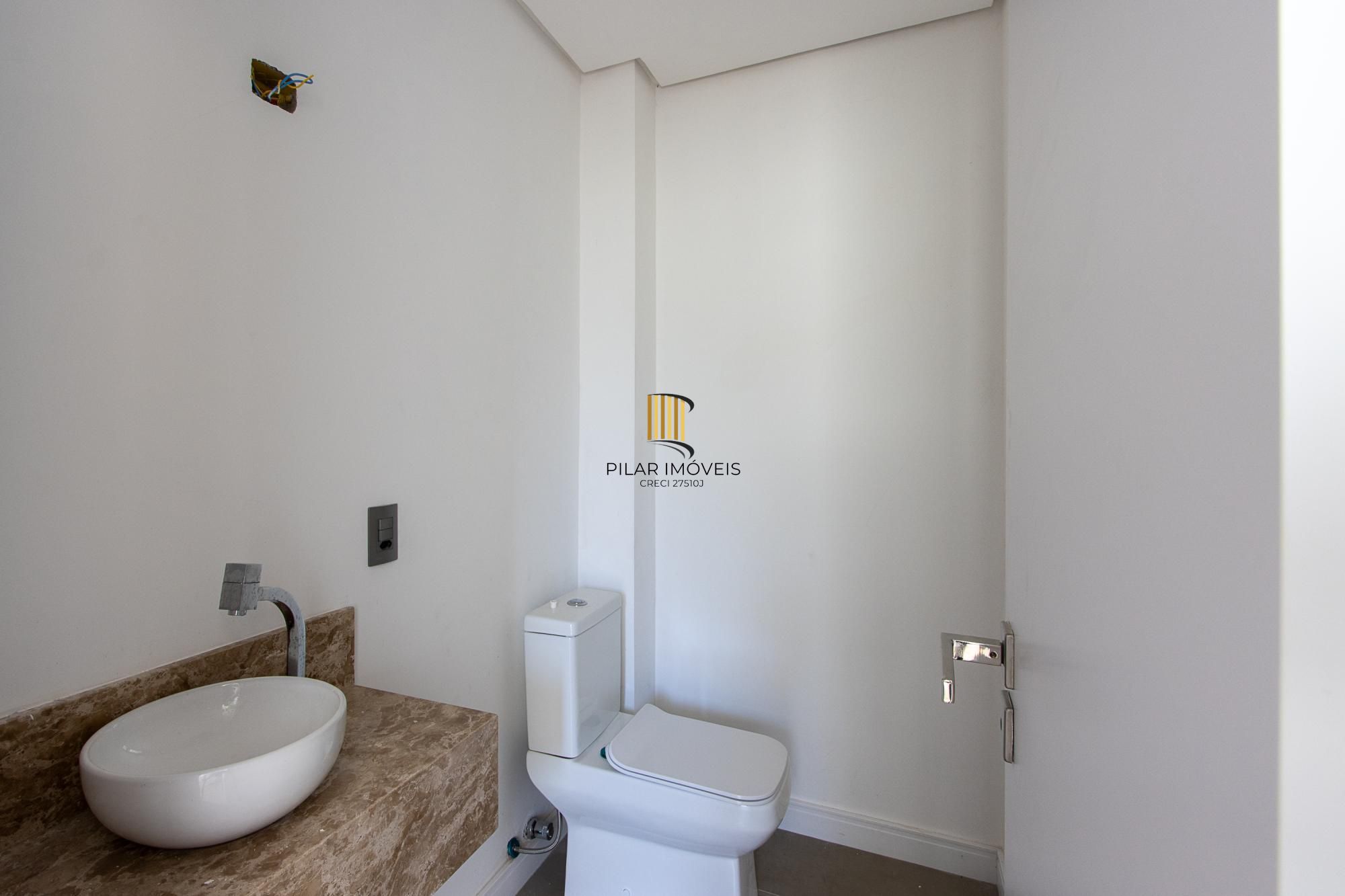 Casa em condomínio com conforto e exclusividade no bairro Tristeza