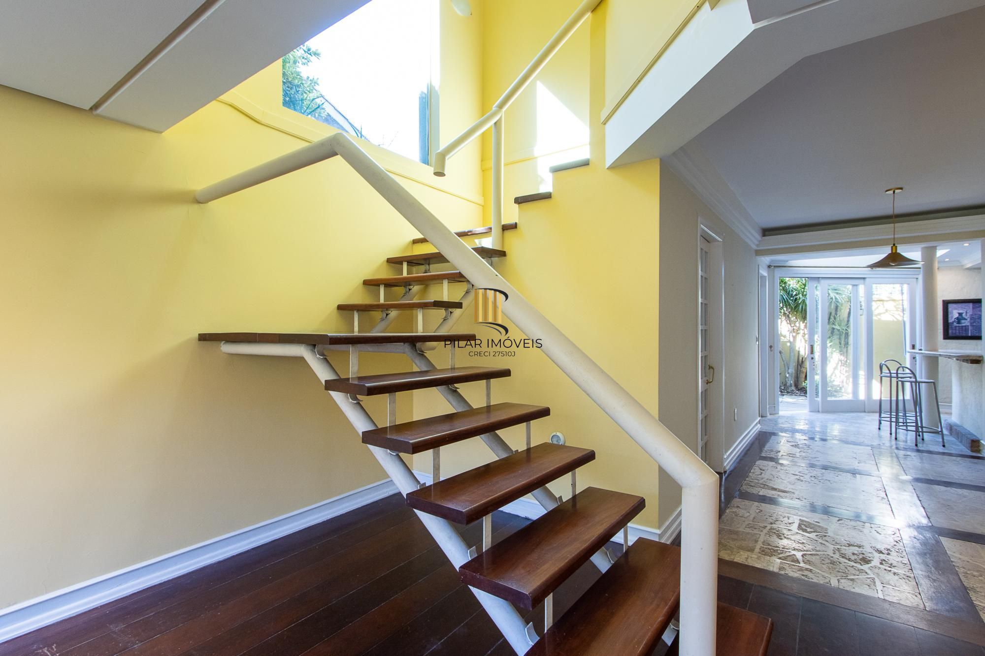 Casa condomínio, no bairro Tristeza, 175,17m² área privativa,03 dormitórios 01 suíte e 02 vagas!