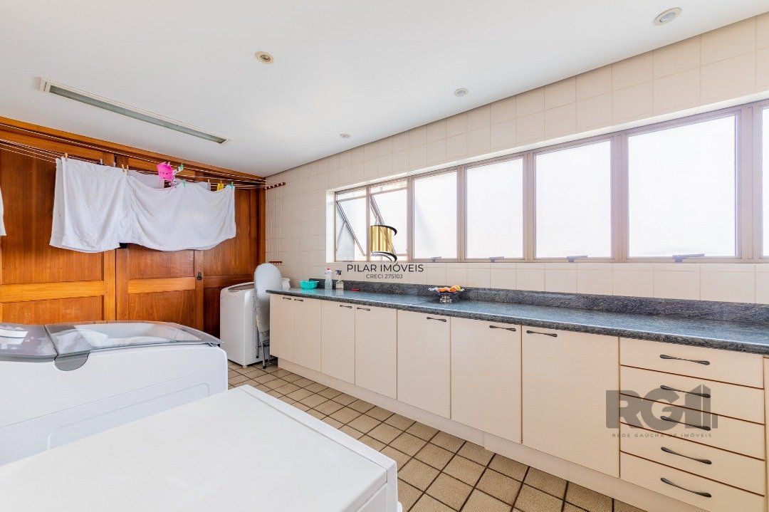 Apartamento 4 dormitórios no bairro Moinhos de Vento