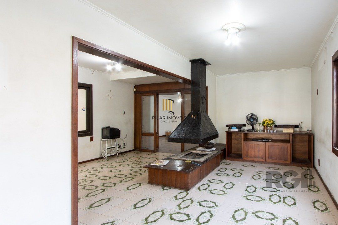 Casa para Venda - 72.6m², 4 dormitórios, sendo 1 suites, 6 vagas - Camaquã