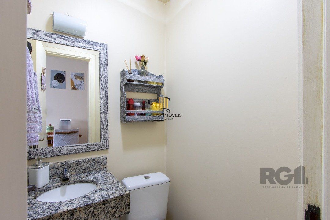 Casa 2 dormitórios no bairro Guarujá