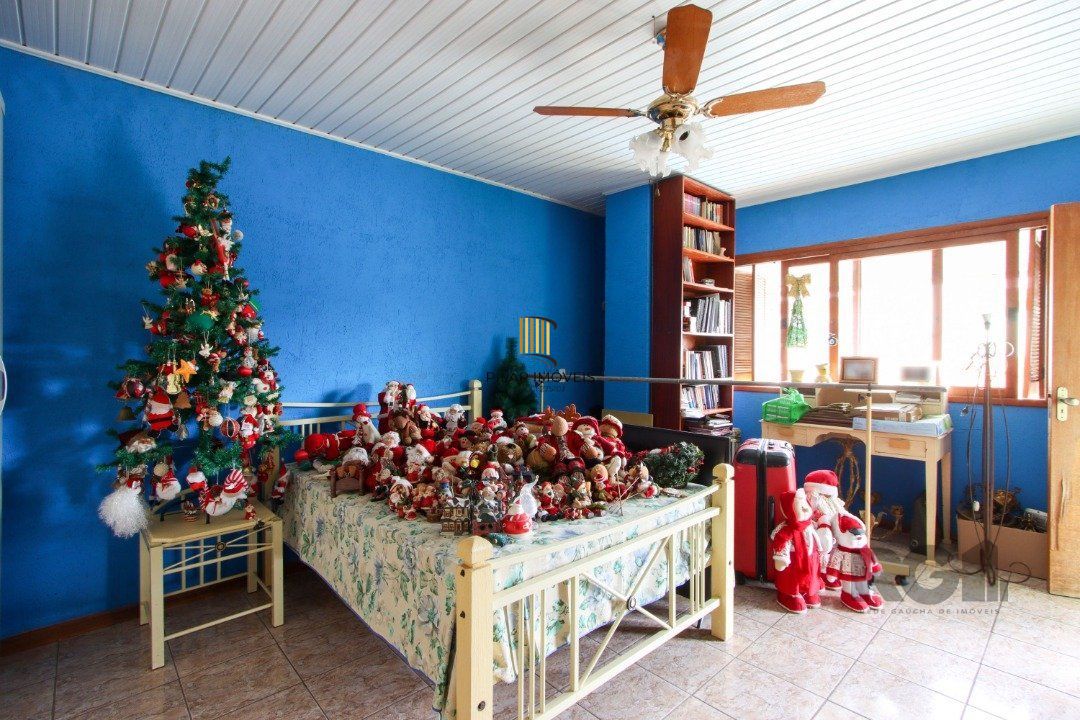 Excelente Casa Tipo Sobrado de alvenaria
