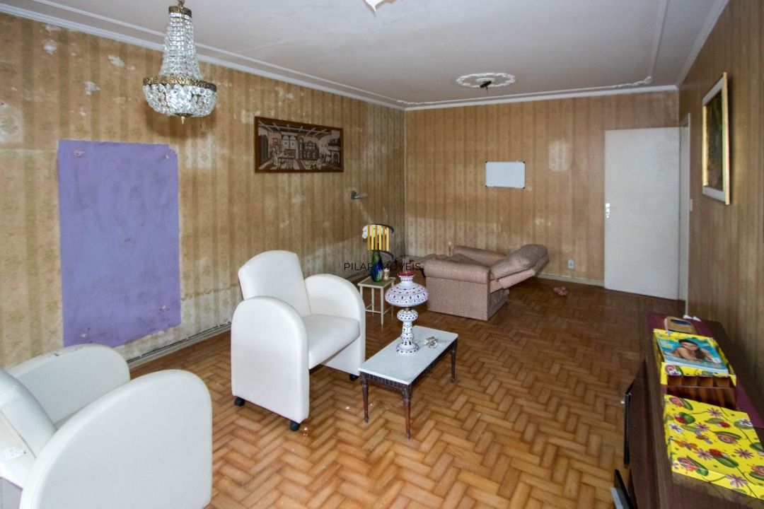 Casa para Venda - 200m², 3 dormitórios, 8 vagas - Cristal