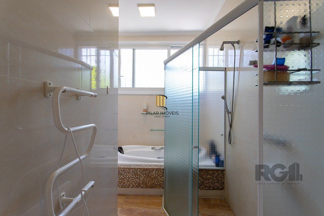 Apartamento com uma cobertura horizontal com 329,10 m² privativos com suíte