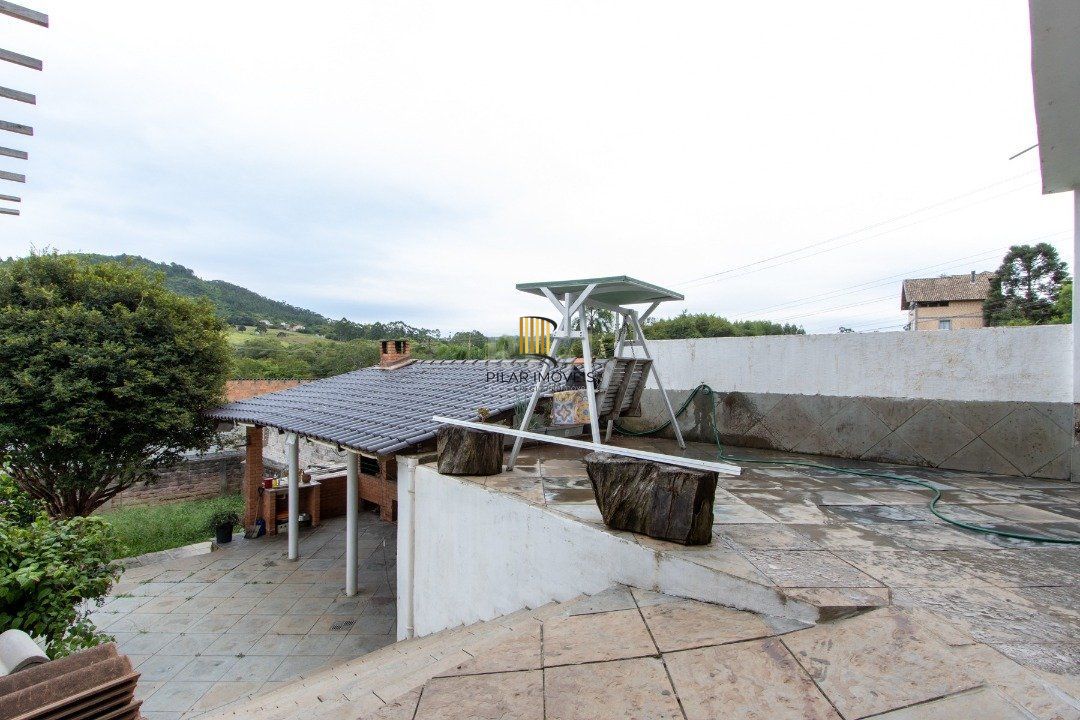 Casa 4 dormitórios no bairro Hípica