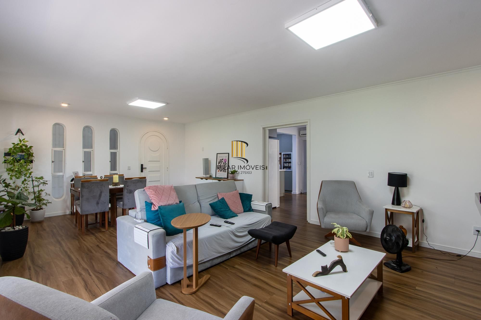 Linda casa totalmente reformada, 3 quartos (1 suite), 2 vagas cobertas - Bairro Nonoai