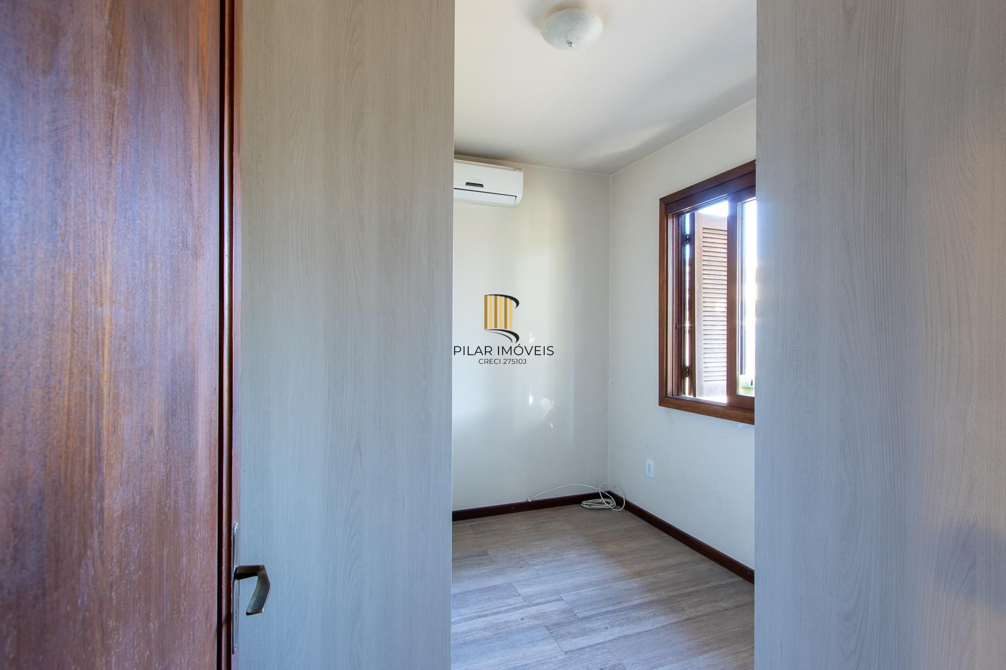 Casa 3 dormitórios, 1 suíte, 2 vagas - Bairro Camaquã