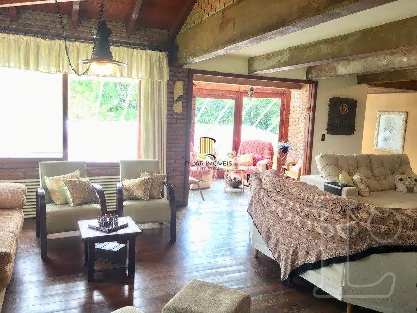 Casa para Venda - 570m², 3 dormitórios, sendo 1 suites, 2 vagas - Hípica