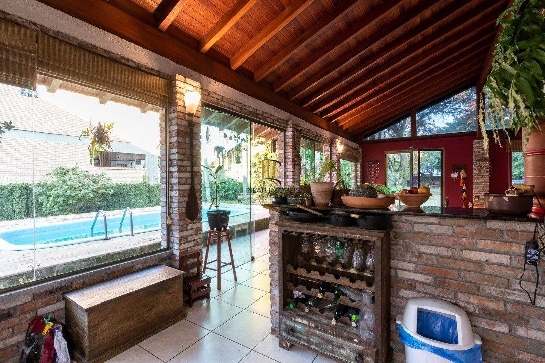 Casa para Venda - 292.21m², 4 dormitórios, sendo 2 suites, 3 vagas - Tristeza