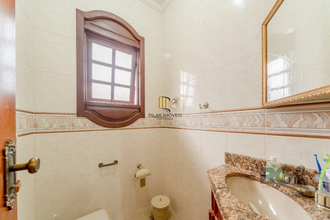 Casa para Venda - 646m², 4 dormitórios, sendo 2 suites, 4 vagas - Jardim Isabel