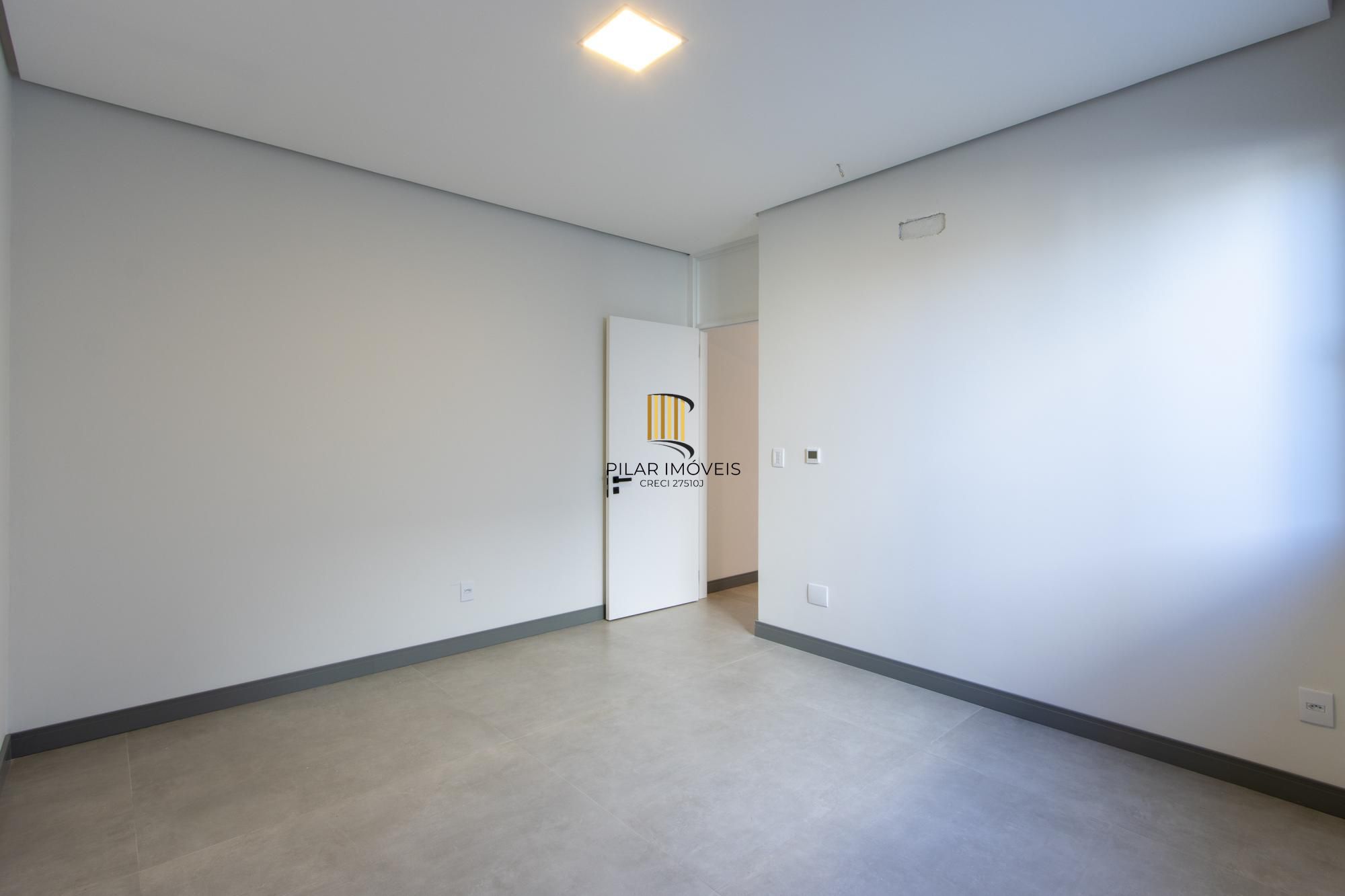 Casa de Condomínio 4 dormitórios no bairro Vila Nova