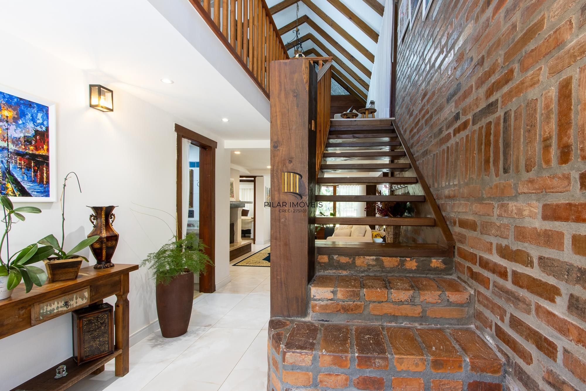 Casa 4 suites no Terra Ville, com home office, estar íntimo, 4 vagas e piscina.