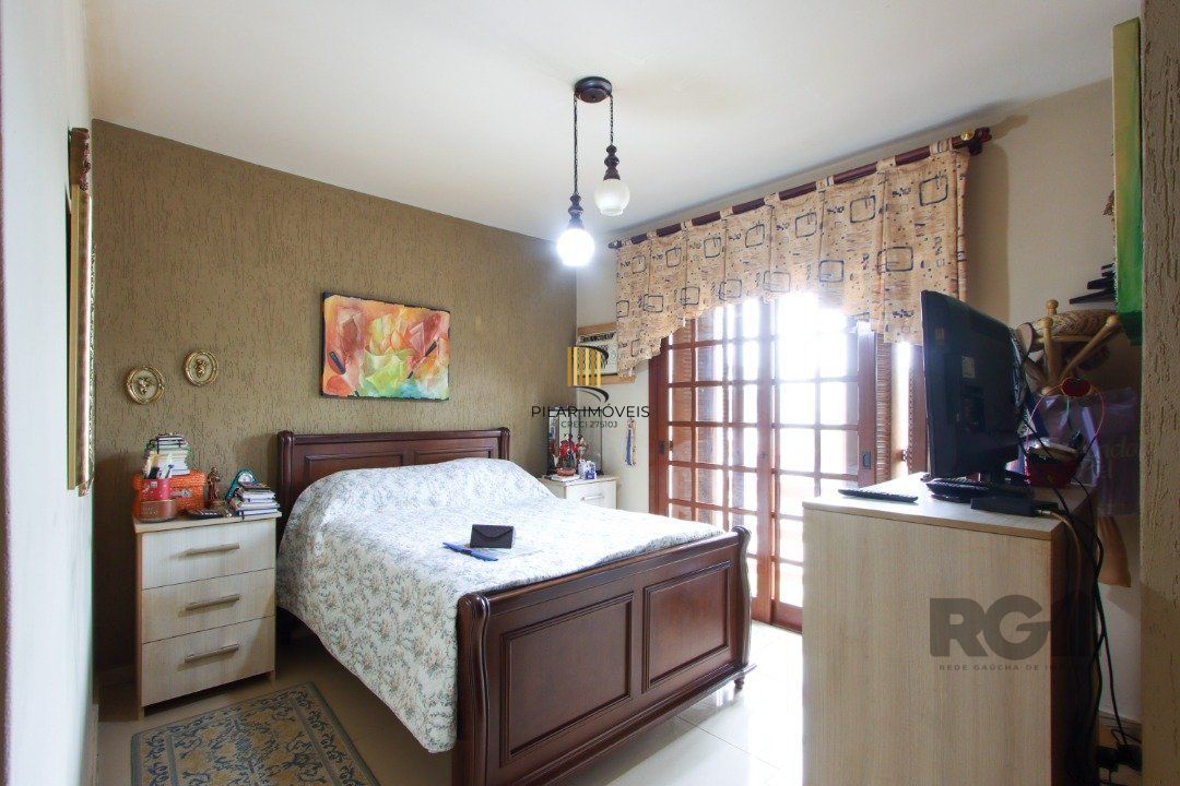 Excelente Casa Tipo Sobrado de alvenaria